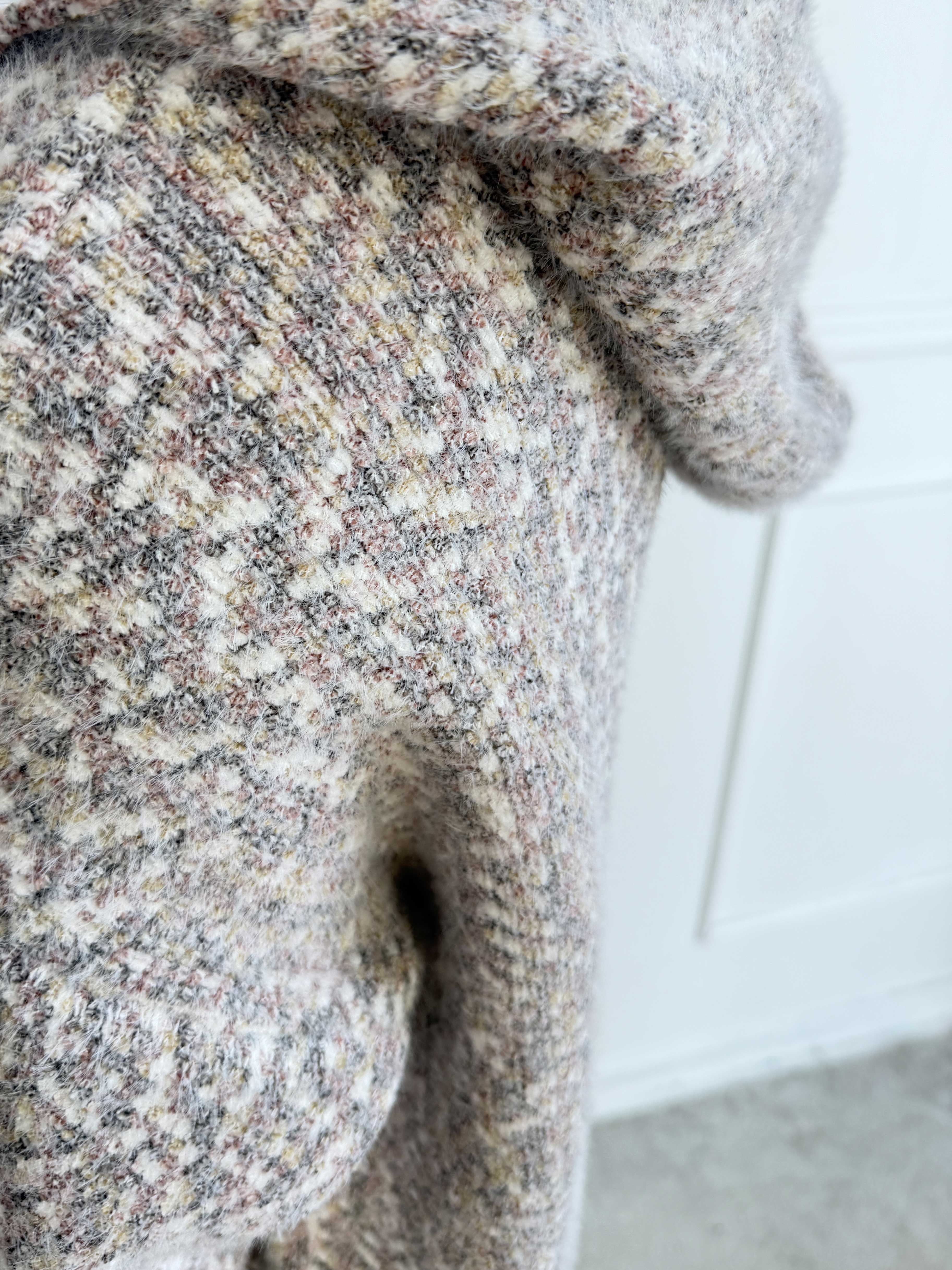 Maris - Sød og blød meleret striktrøje med hætte og praktisk lynlåslukning